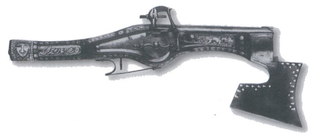 Немецкий колесцовый пистолет XVII в. с боевым топориком