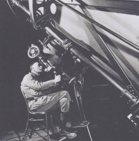 Хаббл в обсерватории Маунт-Вилсон в 1937 году