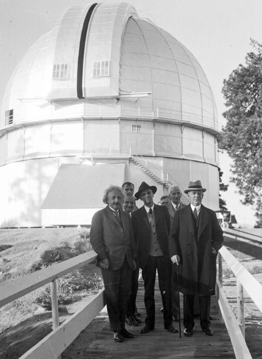 Хаббл с коллегами возле обсерватории Маунт-Вилсон
