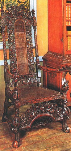 Ореховое кресло, конец XVII в. 