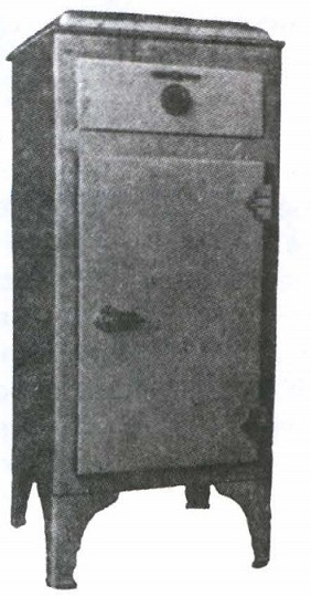 Первый советский холодильник ХТЗ-120. 1939 г.