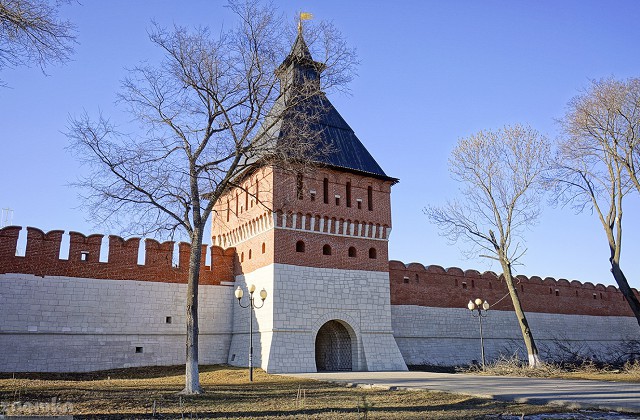 Крепостная стена и башня Тульского кремля