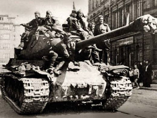 Советские танки в Праге. Май 1945 г.