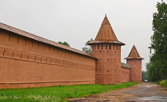 Крепостная стена Спасского монастыря