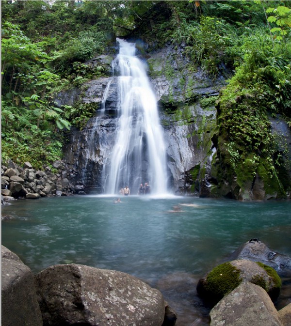 Водопад на острове Кокос