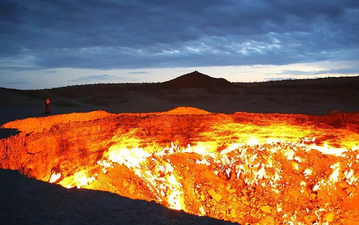 Газовый кратер Дарваза пылает посреди Каракумов больше сорока лет