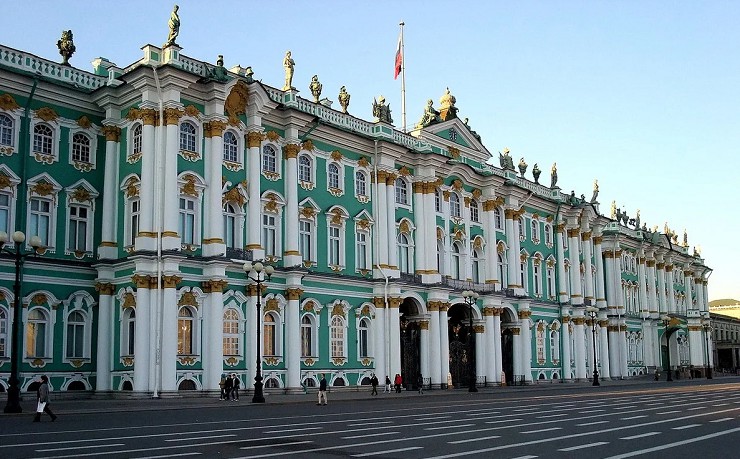 Фасад зимнего дворца. Санкт-Петербург. Россия