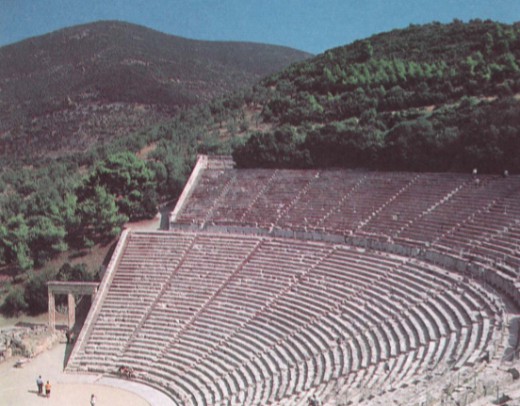 Ряды сидений театра Эпидауруса на Пелопоннесе