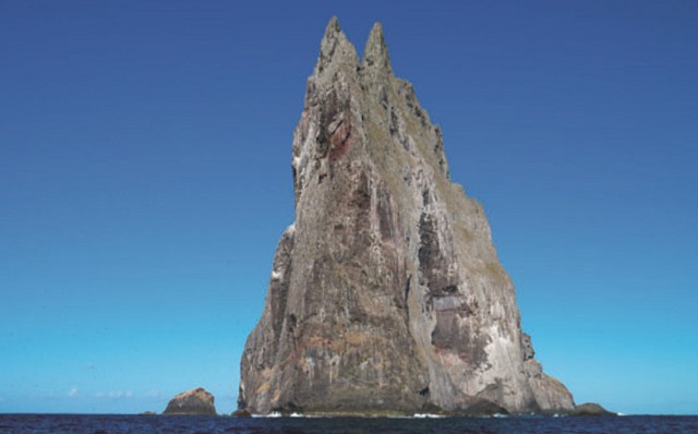 Остров-скала Болс-Пирамид