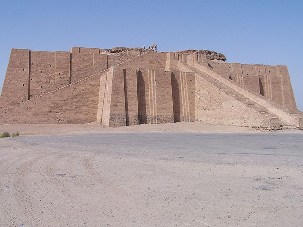 Зиккурат в Уре — памятник шумерской архитектуры бронзового века