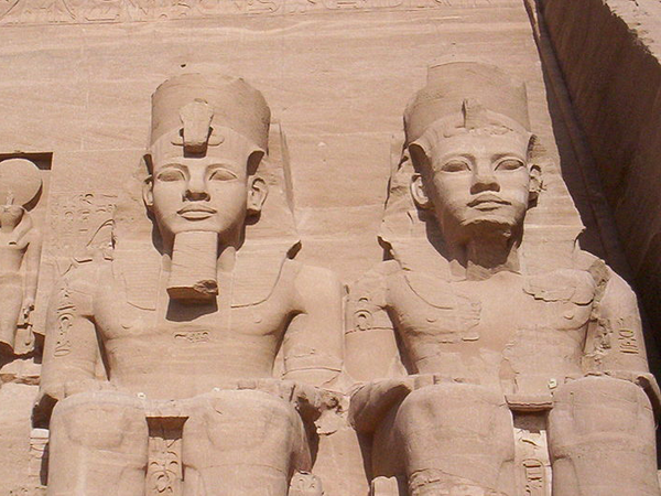 Статуи фараона Рамсеса II