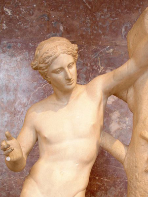 Скульптура Аполлона в Лувре