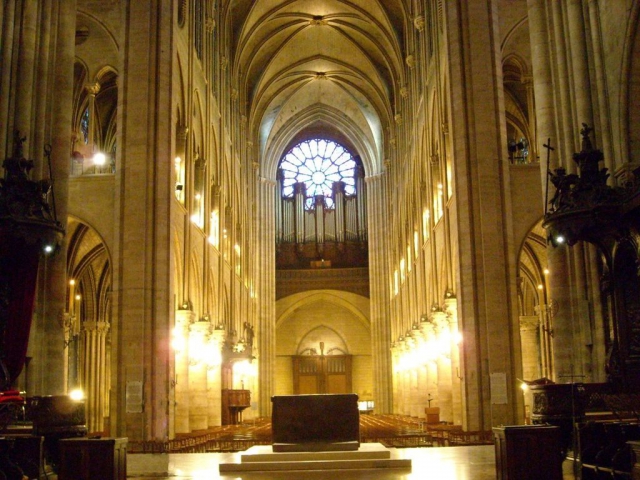 Собор Парижской Богоматери внутри