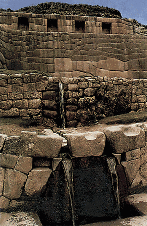 Акведук в городе инков