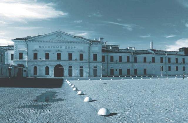 Монетный двор был основан в Санкт-Петербурге, на территории Петропавловской крепости, по указу Петра I в 1724 г.