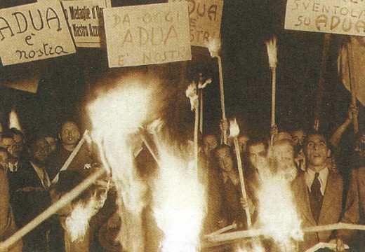 Итальянцы празднуют победу над Эфиопией. 1936 г.