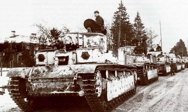 Лёгкие советские танки Т-26 перешли советско-финскую границу
