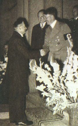 Адольф Гитлер и Невилл Чемберлен