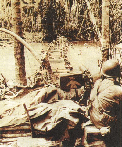Американские солдаты на острове Гуадалканал. 1942 г.