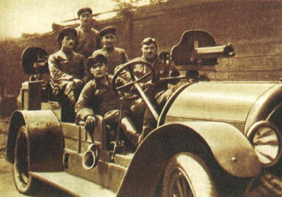 Красногвардейцы во время вооружённого восстания в Москве. 1917 г.