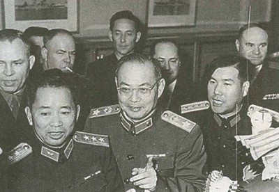 Генералы Народно-освободительной армии Китая с советскими коллегами