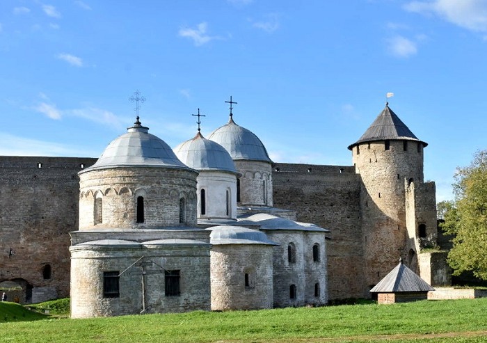 Церковь внутри крепости Ивангорода. Отреставрирована в конце XX в. 