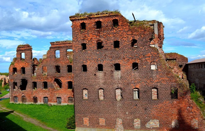 Крепость Шлиссельбург. Общий вид крепостного двора и руины надзирательного корпуса