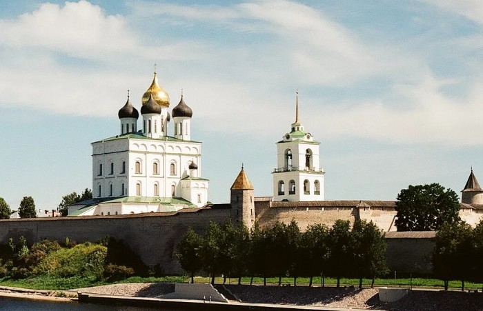 Псков. Вид на кремль и Троицкий собор