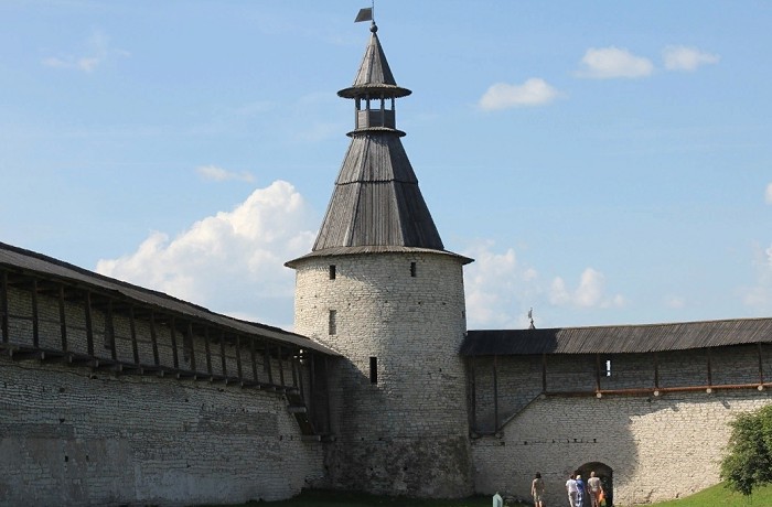 Башня Кутекрома, расположенная на углу Псковского крома