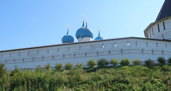 Стены Богородицкого Высоцкого монастыря