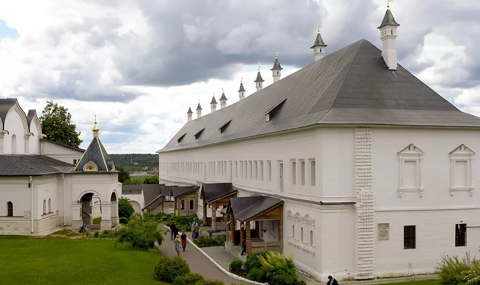 Сохранившиеся оборонительные постройки Саввино-Сторожевского монастыря