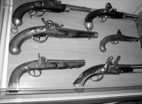 «Гражданские» и военные пистолеты