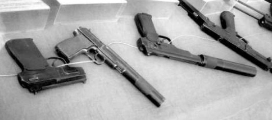 Набор отечественных «бесшумных» пистолетов нескольких схем