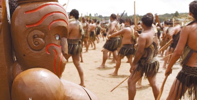 Маори исполняют свой традиционный танец — хака