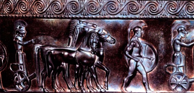 Спартанские воины. Фрагмент декора бронзовой вазы