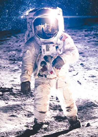 Американский астронавт на Луне