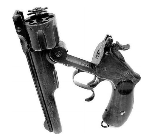 Револьвер «Смит и Вессон» в открытом для заряжания положении