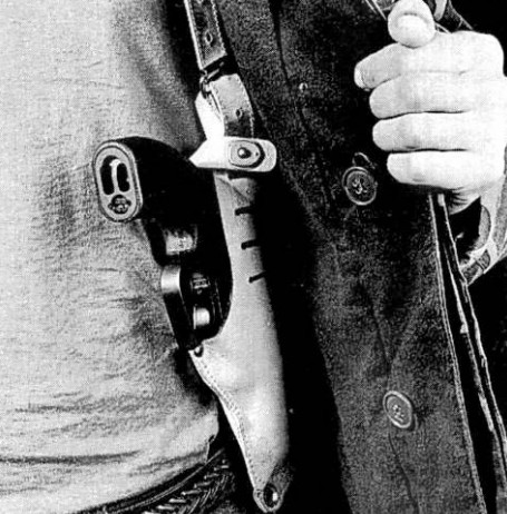 Опытный револьвер «Удар» в подплечной кобуре для скрытого ношения