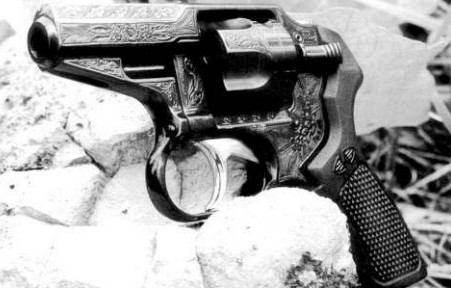 Револьвер Р-92 в украшенном исполнении