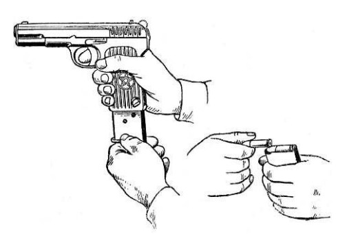 Процесс заряжания пистолета ТТ