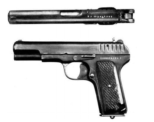 Пистолет ТТ выпуска военного периода с деревянными щечками рукоятки
