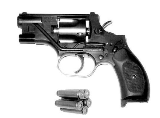 7,62-мм «бесшумный» специальный револьвер ОЦ-38 и патроны СП4 в обойме