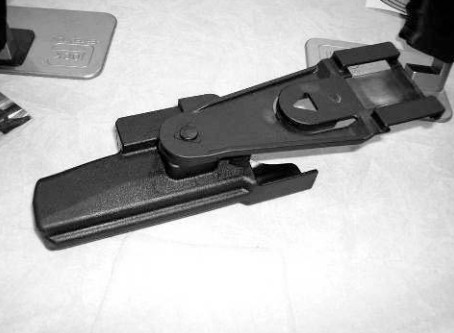 Пластмассовая открытая кобура, предлагаемая фирмой «Глок» для своих пистолетов