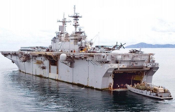 Десантный корабль USS Essex типа Wasp