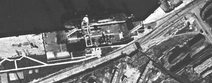 спутник-шпион сфотографировал советскую гигантскую субмарину в бухте Североморска. 1982 г.
