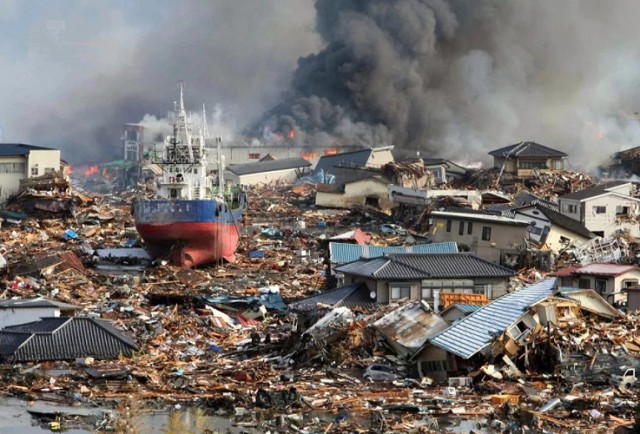 цунами в Тохоку