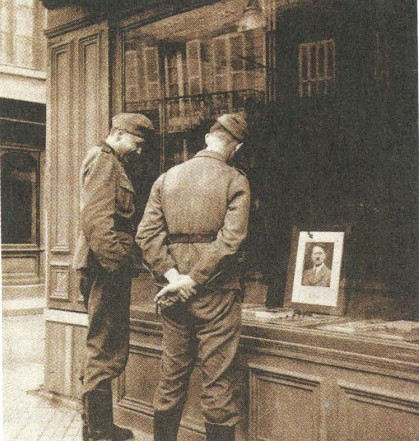 Г. Бёлль в Париже в 1941 г.