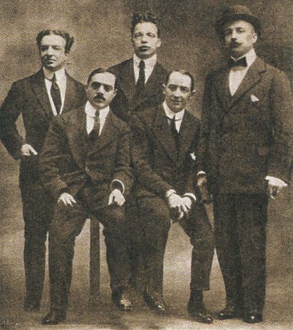 Группа футуристов. Т. Маринетти — крайний справа