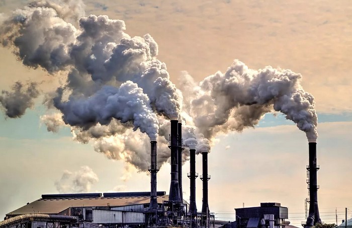 Выбросы химических производств наносят огромный ущерб атмосфере