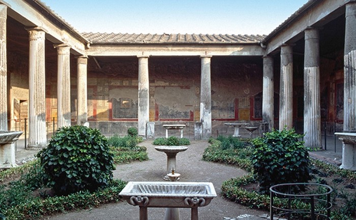 Восстановленный внутренний двор дома римского гражданина